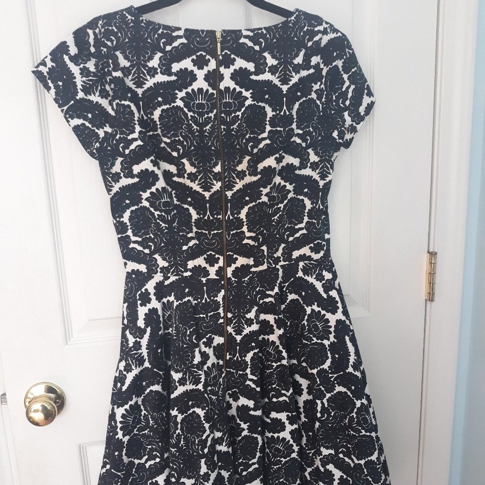 Closet, black and white floral dress, size 12 - Picture 2 of 3
